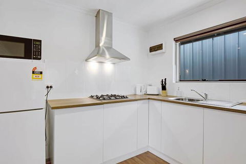 Adelaide Holiday Homes - Kempsey Accommodation 4