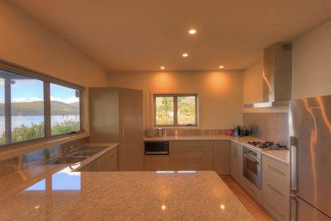 Fairwinds - Essentially Tas - Kempsey Accommodation 4