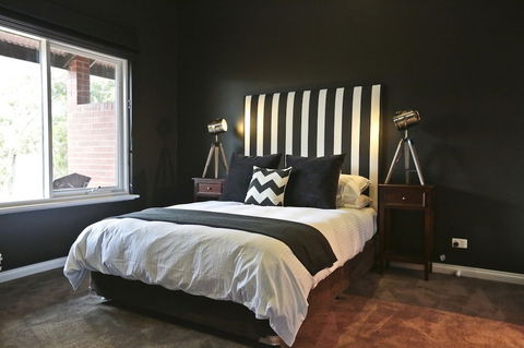 One Paddock Currency Creek Winery Villas - Kempsey Accommodation 6