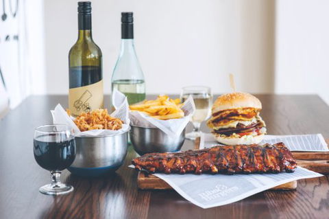 Ribs & Burgers - Kempsey Accommodation 0