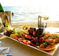 Waves on the Beach - Kempsey Accommodation