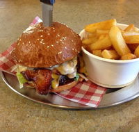 Piping Hot Chicken and Burger Grill - Kempsey Accommodation