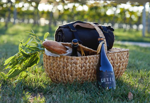 Rowlee Wines Picnic Hamper - Kempsey Accommodation 0