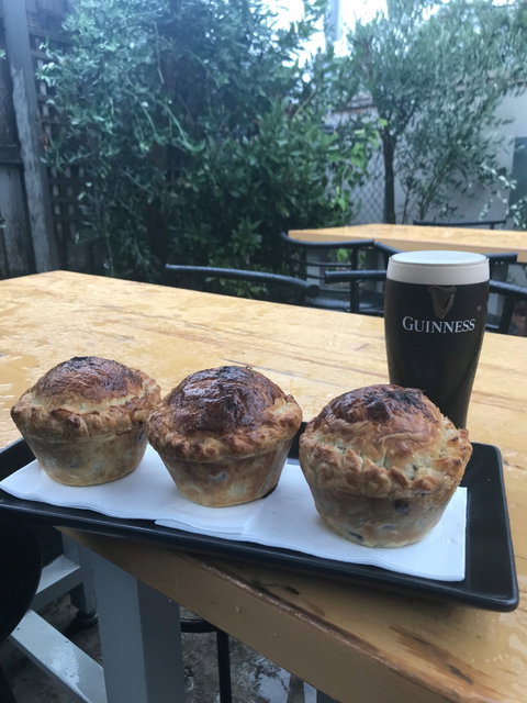 The Dubliner Irish Bar And Restaurant - Kempsey Accommodation 1