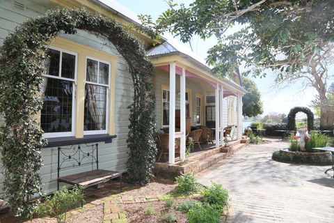 The Old Bank Gladstone - Kempsey Accommodation 1