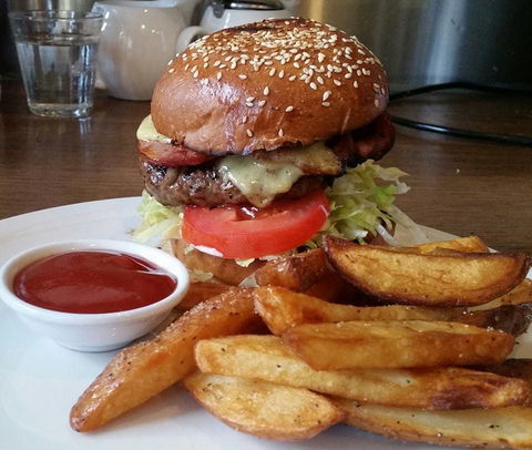 Mrs. Smith's Hotel Restaurant - Kempsey Accommodation 0