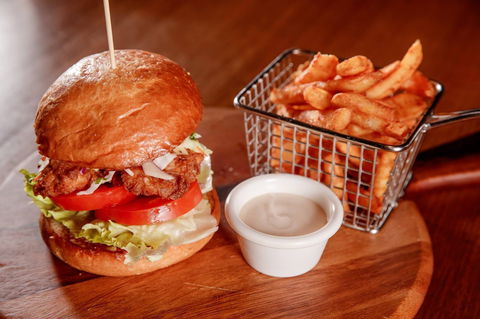 R Bar & Kitchen - Kempsey Accommodation 0