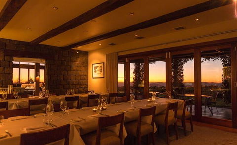 The Peak Restaurant At Spicers Peak Lodge - Kempsey Accommodation 10