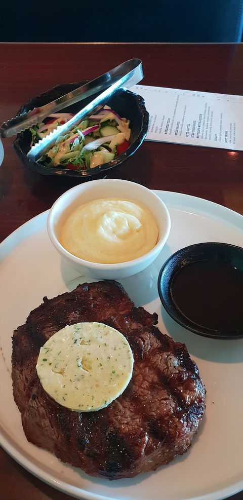 Sarins Bar & Restaurant - Kempsey Accommodation 5