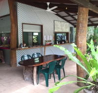 Blooms Cafe - Kempsey Accommodation