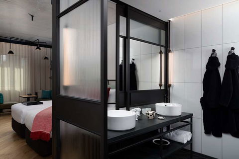 QT Melbourne - Kempsey Accommodation 6