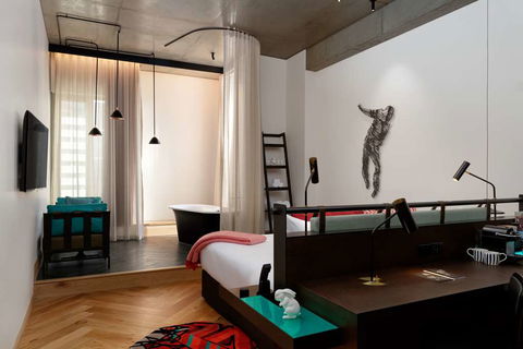 QT Melbourne - Kempsey Accommodation 7