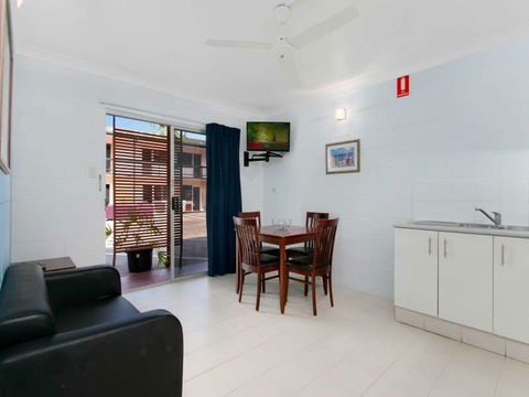 Cairns City Palms - Kempsey Accommodation 0