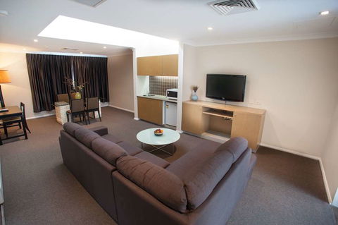 Ramada Hotel & Suites Sydney Cabramatta - Kempsey Accommodation 8