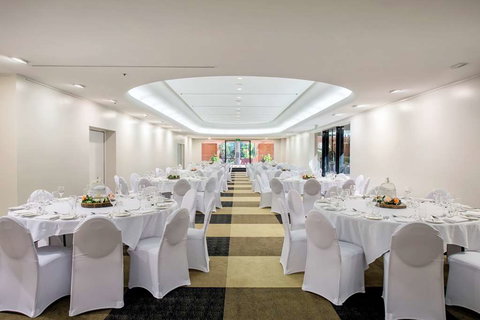 DoubleTree by Hilton Esplanade Darwin - Kempsey Accommodation 9