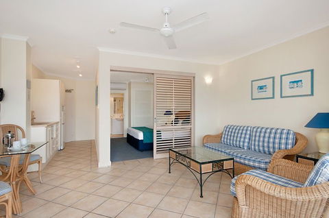 Macrossan House Boutique Holidays Apts - Kempsey Accommodation 2