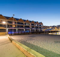 Dolphin Quay Apartment Hotel - Kempsey Accommodation