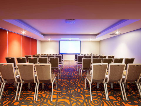 Novotel Canberra - Kempsey Accommodation 7