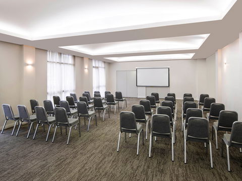 Mercure Newcastle - Kempsey Accommodation 9