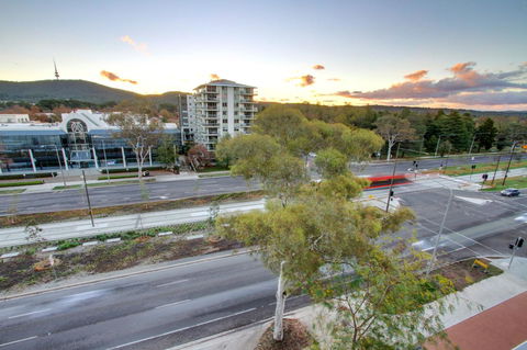 IQ Smart Apartments 704 Braddon ACT - Kempsey Accommodation 6