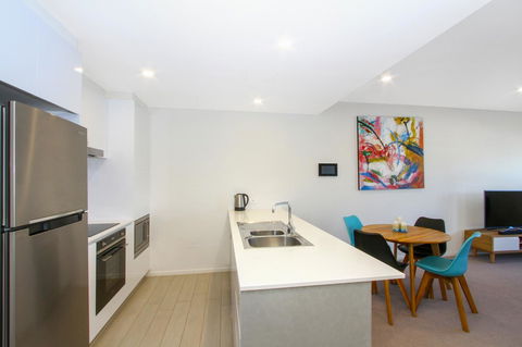 IQ Smart Apartments 704 Braddon ACT - Kempsey Accommodation 4