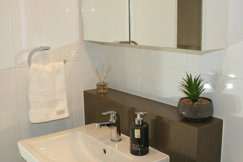 Modern Executive Apt@Barton*1BR*WiFi*Gym*Secure Parking*Canberra - Kempsey Accommodation 3