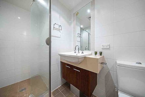 Spacious 1BR Stylish New Acton Apartment +Parking - Kempsey Accommodation 17