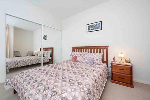 Spacious 1BR Stylish New Acton Apartment +Parking - Kempsey Accommodation 21