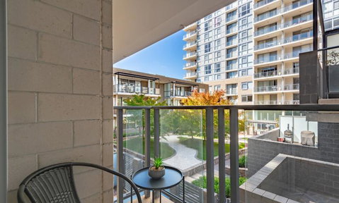 Spacious 1BR Stylish New Acton Apartment +Parking - Kempsey Accommodation 6