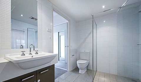 Spacious 1BR Stylish New Acton Apartment +Parking - Kempsey Accommodation 3