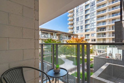 Spacious 1BR Stylish New Acton Apartment +Parking - Kempsey Accommodation 23