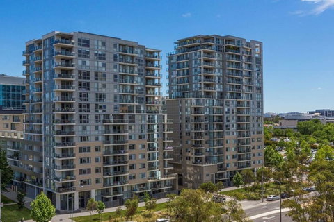 Spacious 1BR Stylish New Acton Apartment +Parking - Kempsey Accommodation 12