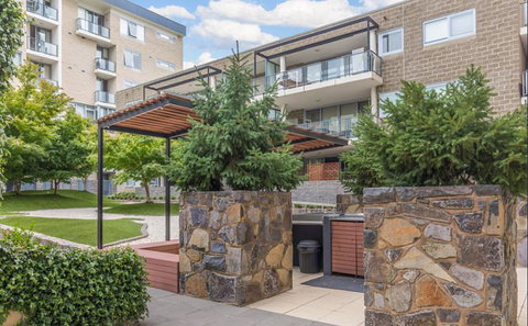 Spacious 1BR Stylish New Acton Apartment +Parking - Kempsey Accommodation 1