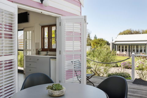 Beach Huts Middleton - Kempsey Accommodation 23