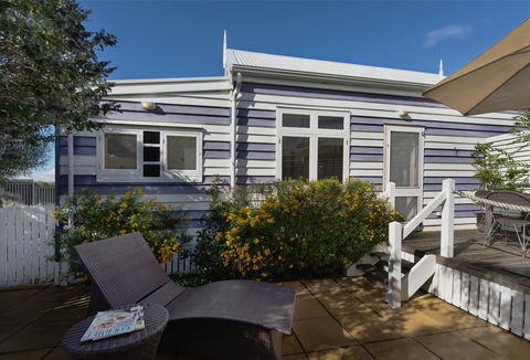 Beach Huts Middleton - Kempsey Accommodation 29