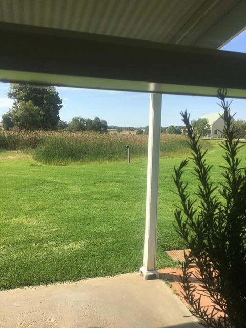 The Lake House Retreat - Kempsey Accommodation 19