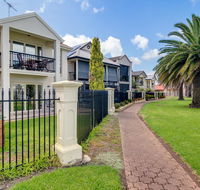 Port Adelaide Harbourside House - Kempsey Accommodation