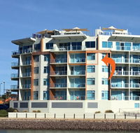 Wallaroo Marina Waterfront Luxe Apartment - Kempsey Accommodation