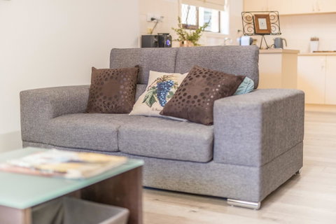 Tanunda\'s Magpie House - Kempsey Accommodation 0