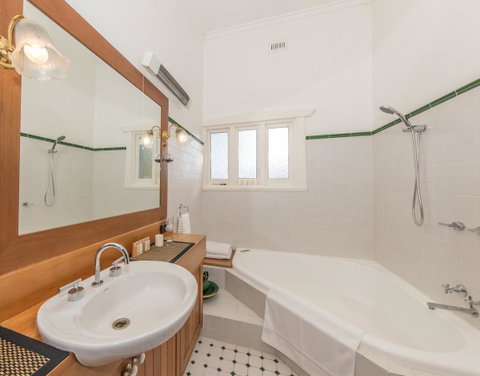 The Tudor House - Kempsey Accommodation 15