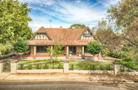 The Tudor House - Kempsey Accommodation 0
