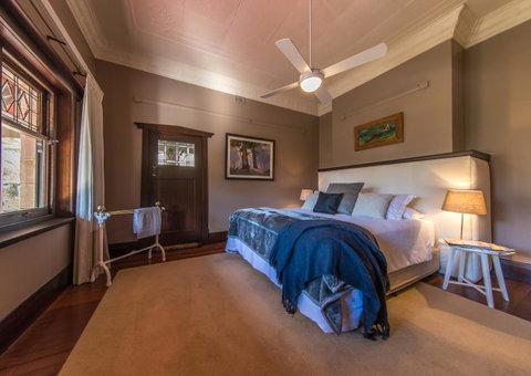 The Tudor House - Kempsey Accommodation 2