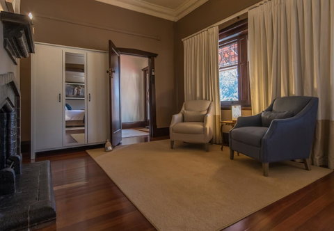 The Tudor House - Kempsey Accommodation 3