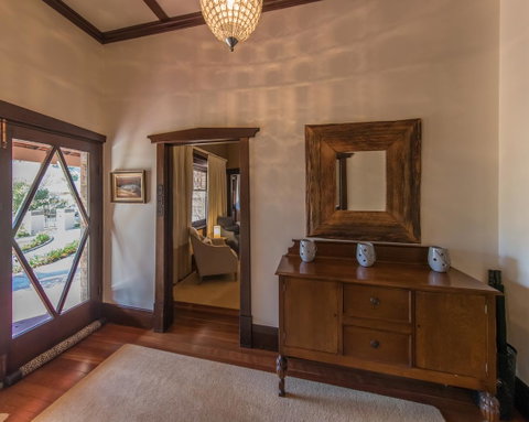 The Tudor House - Kempsey Accommodation 4