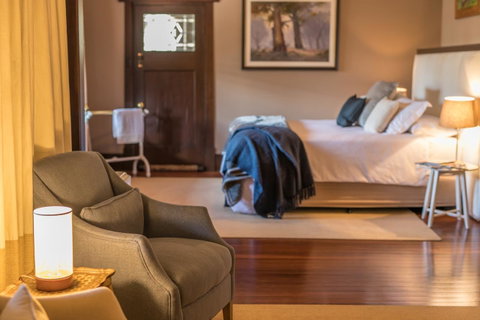 The Tudor House - Kempsey Accommodation 1
