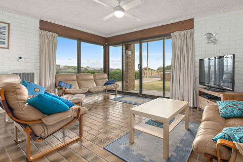 Sun & Surf Aldinga Beach Apartment - Kempsey Accommodation 0