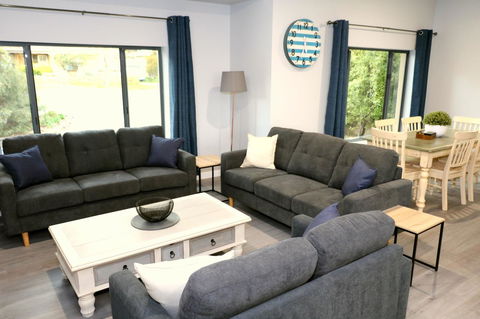 The Purple Door On Seaview - Kempsey Accommodation 6