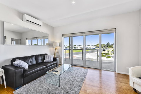 Aloha Waterfront Properties - Kempsey Accommodation 26
