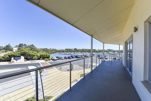Aloha Waterfront Properties - Kempsey Accommodation 10