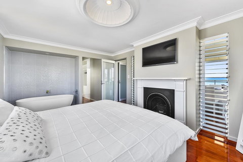 Aloha Waterfront Properties - Kempsey Accommodation 12
